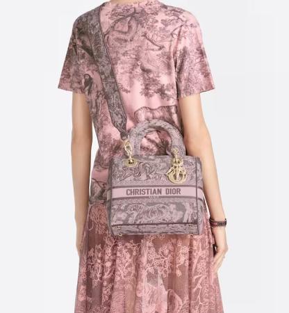 《上品なピンクカラーが素敵》Dior LadyD-Liteミディアムバッグ